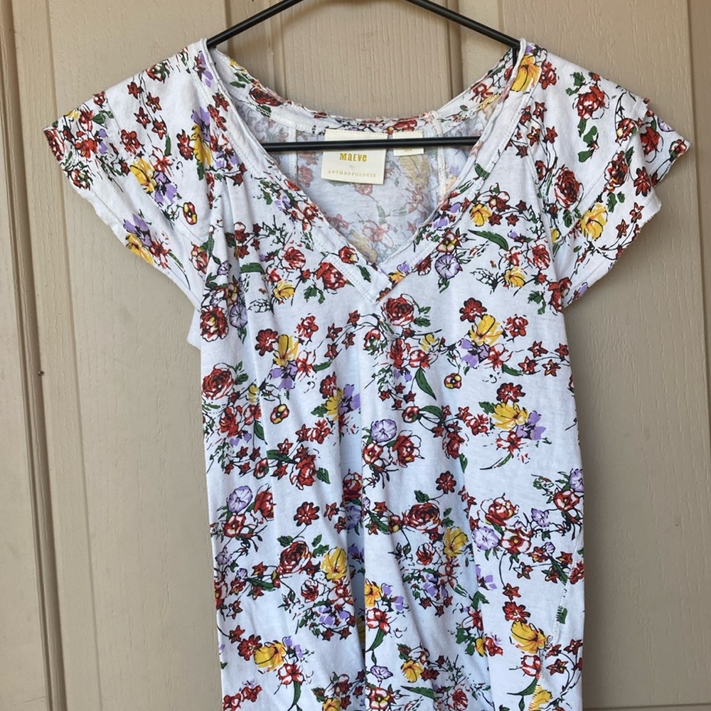 MAVEVE by anthropology, small V-neck floral blouse